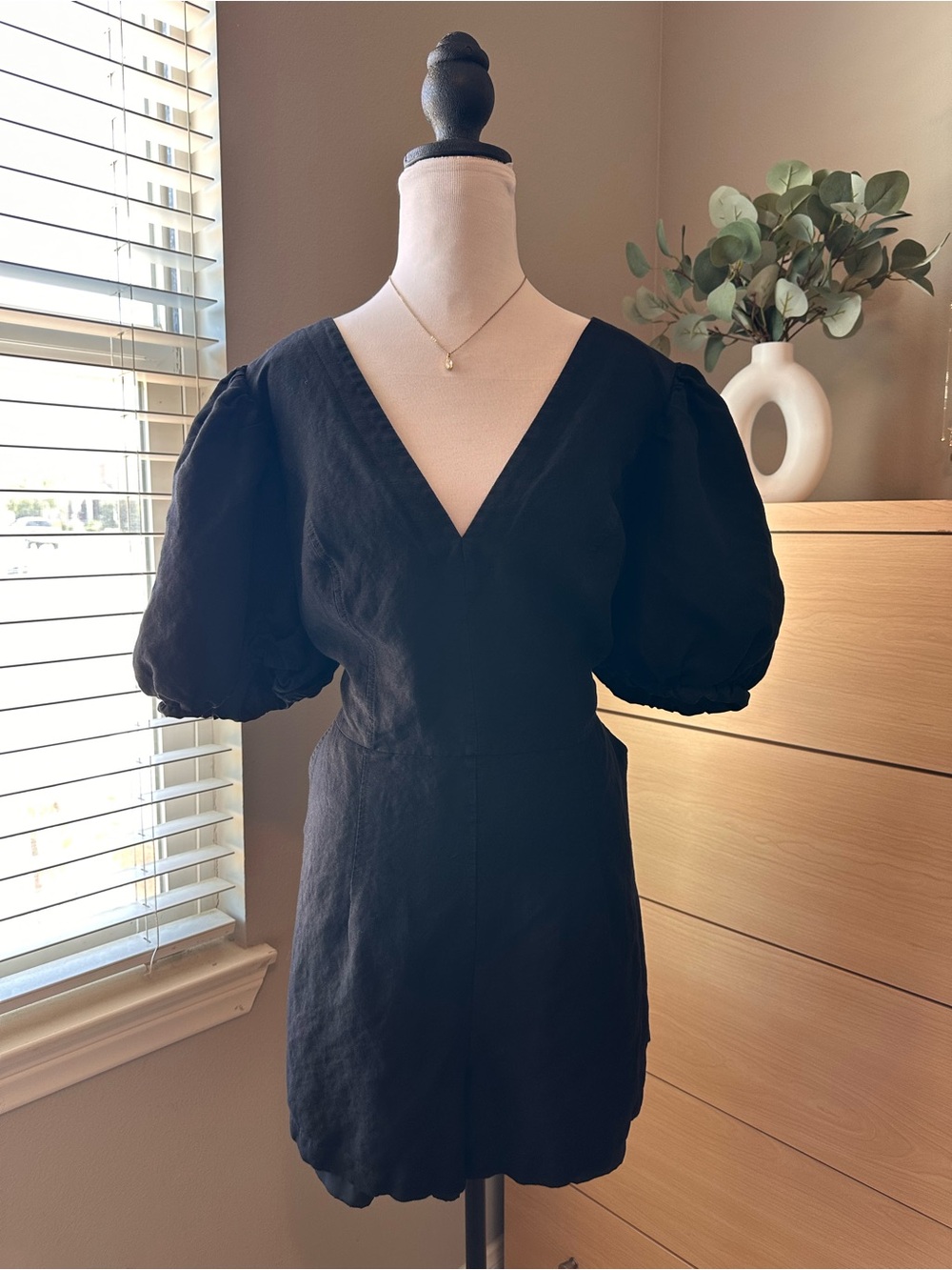 Express Women's Black V-Neck Puff Sleeve Linen Romper